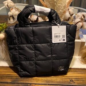 💕NWT Lululemon athletica Black Quilted Grid Mini Tote!